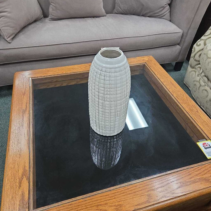 WHITE VASE BT