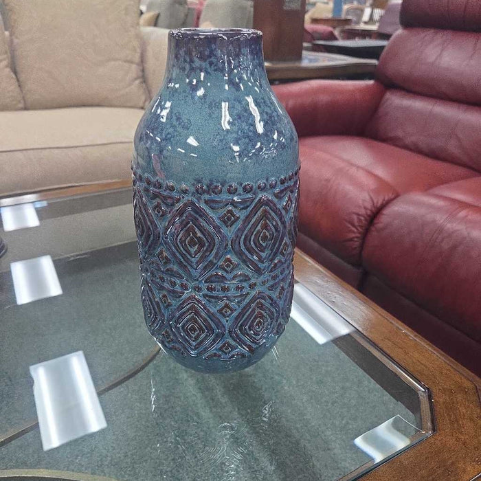 BLUE VASE BT