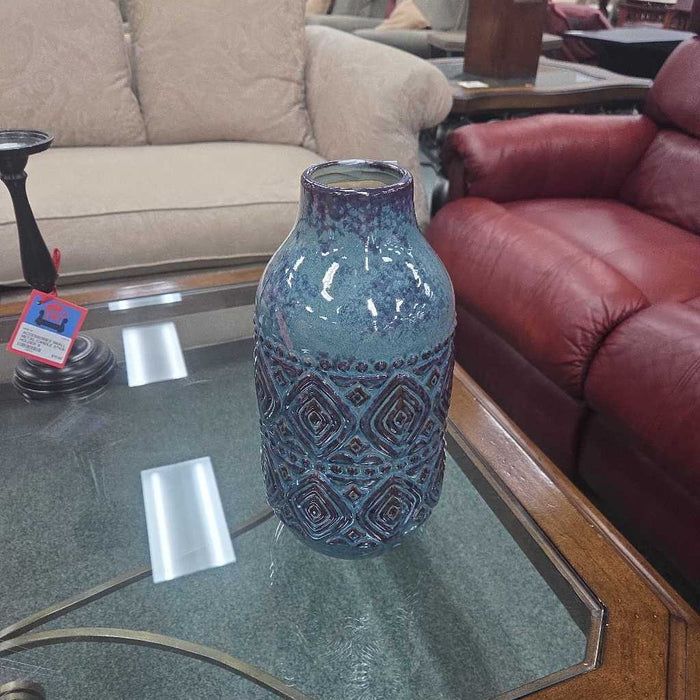 BLUE VASE BT