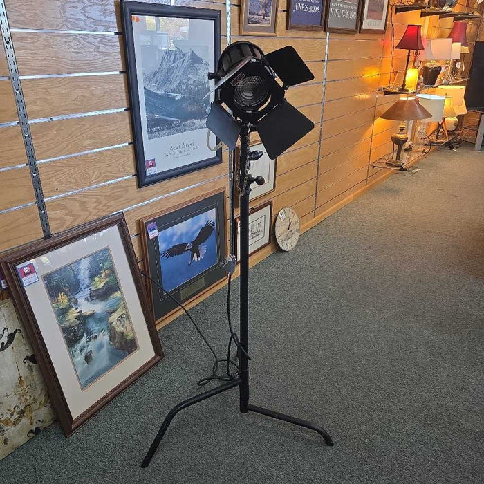STUDIO SPOTLIGHT LSH