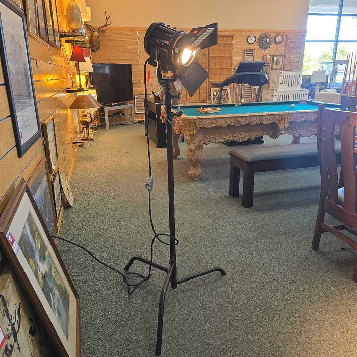 STUDIO SPOTLIGHT LSH