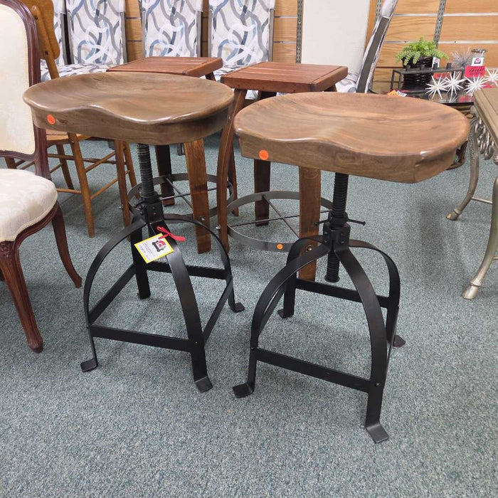 SET OF 2 STOOLS BTK