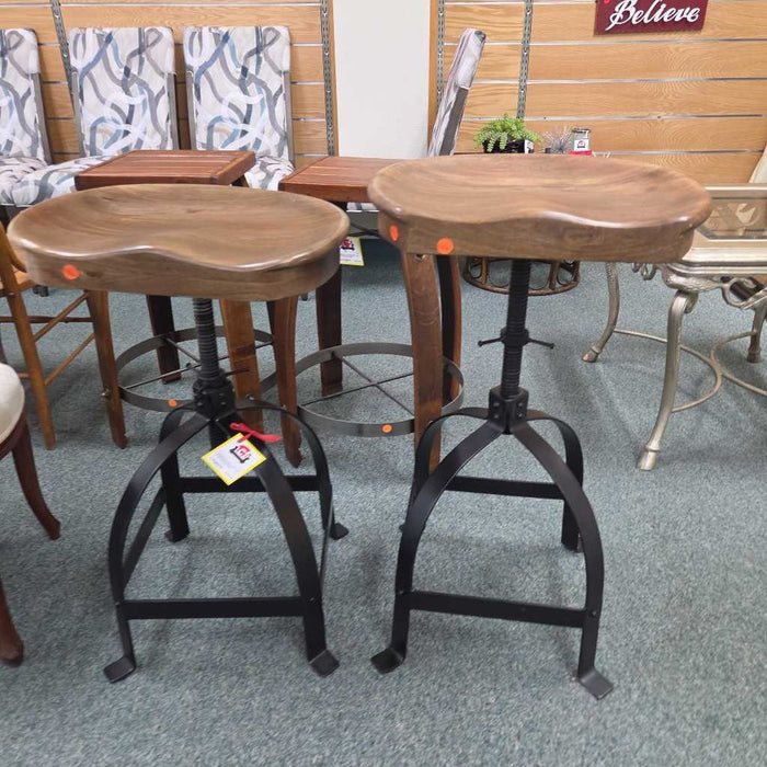 SET OF 2 STOOLS BTK