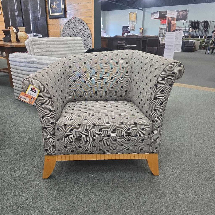ACCENT CHAIR