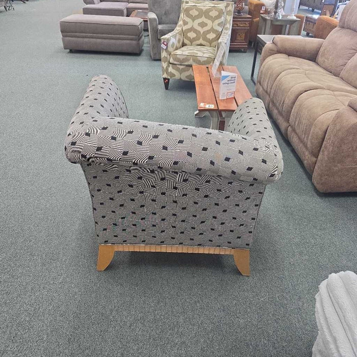 ACCENT CHAIR