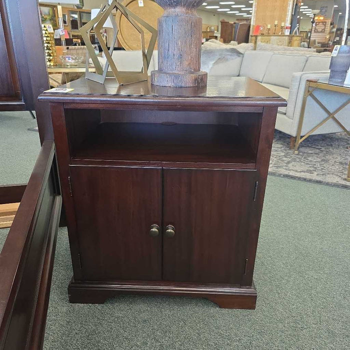 NIGHTSTAND MI
