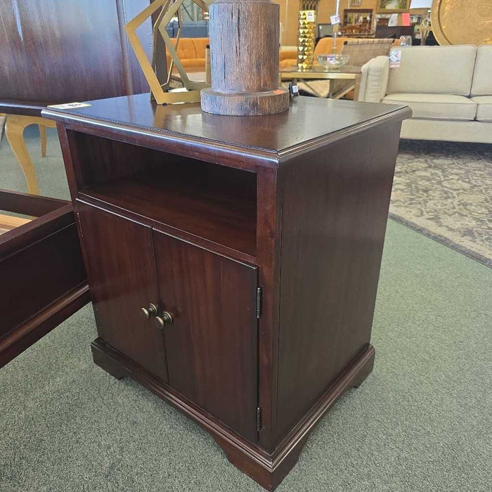 NIGHTSTAND MI