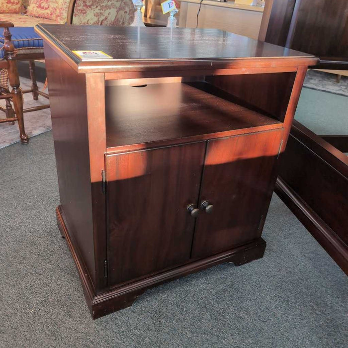 NIGHTSTAND MI