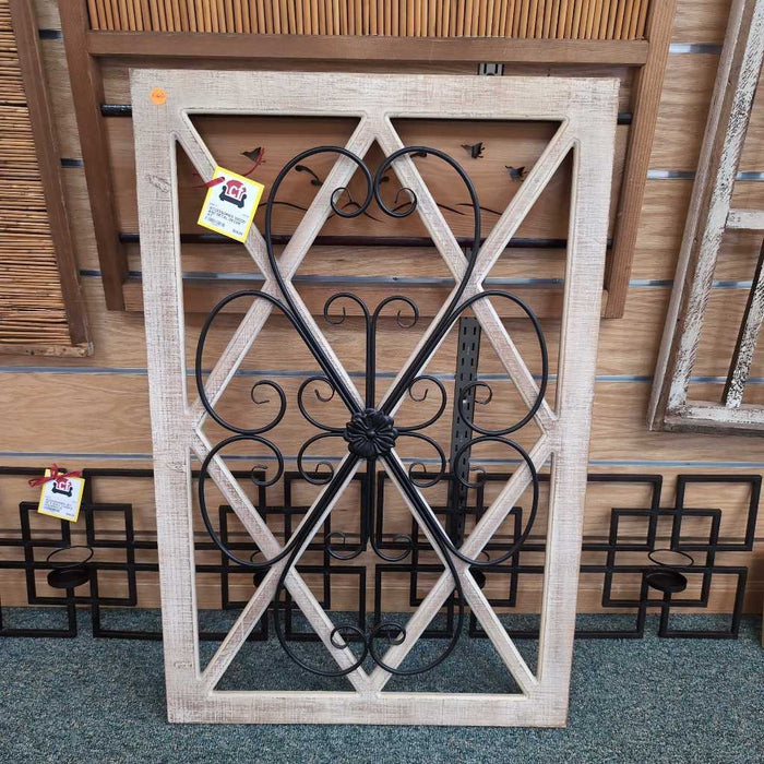 WOOD AND METAL DECOR AT