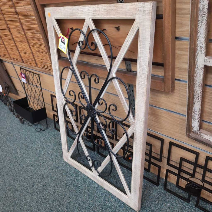 WOOD AND METAL DECOR AT