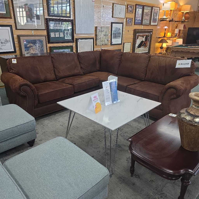 BROYHILL SECTIONAL SKH