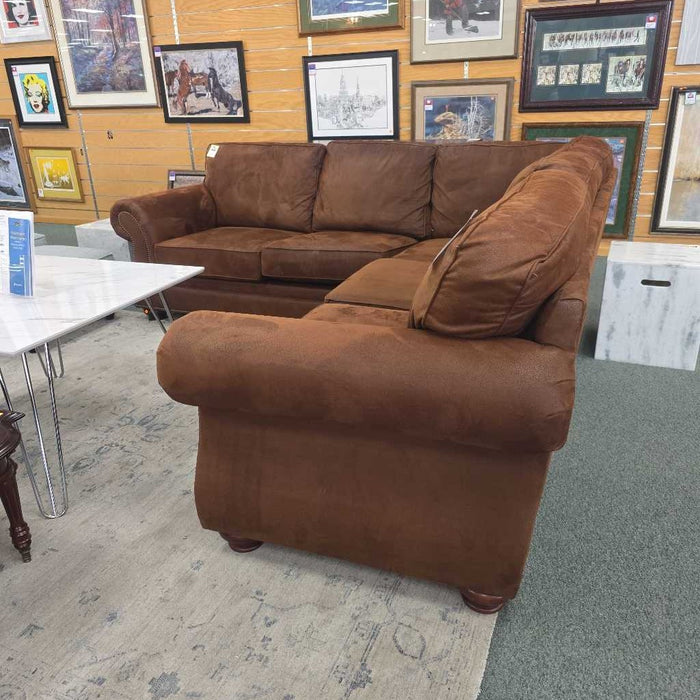 BROYHILL SECTIONAL SKH