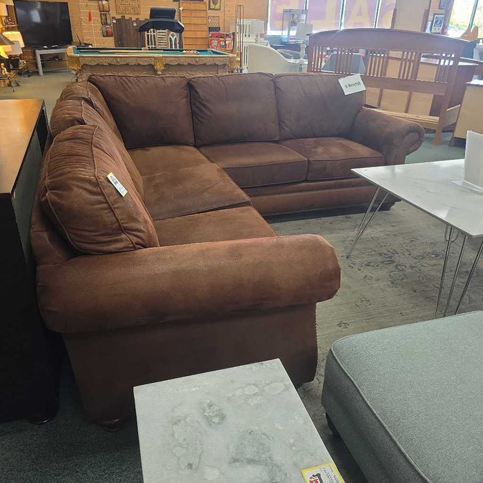 BROYHILL SECTIONAL SKH