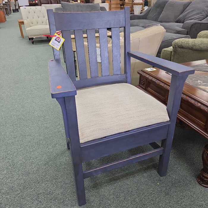 ACCENT CHAIR KL
