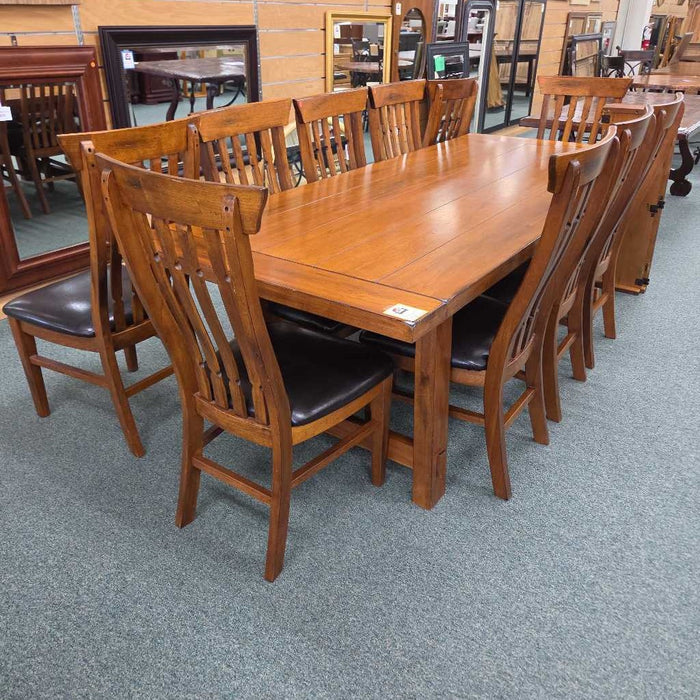 TABLE WITH 10 CHAIRS AND 2 LEAVES KLH