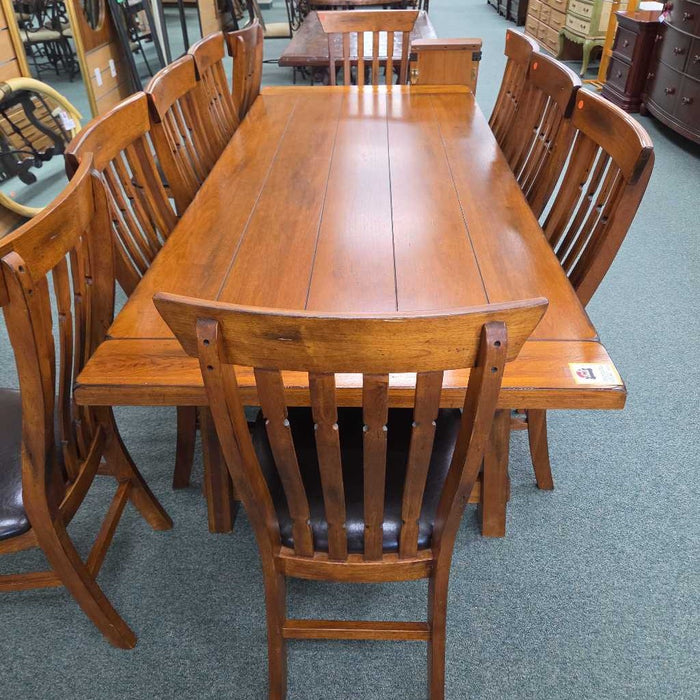 TABLE WITH 10 CHAIRS AND 2 LEAVES KLH