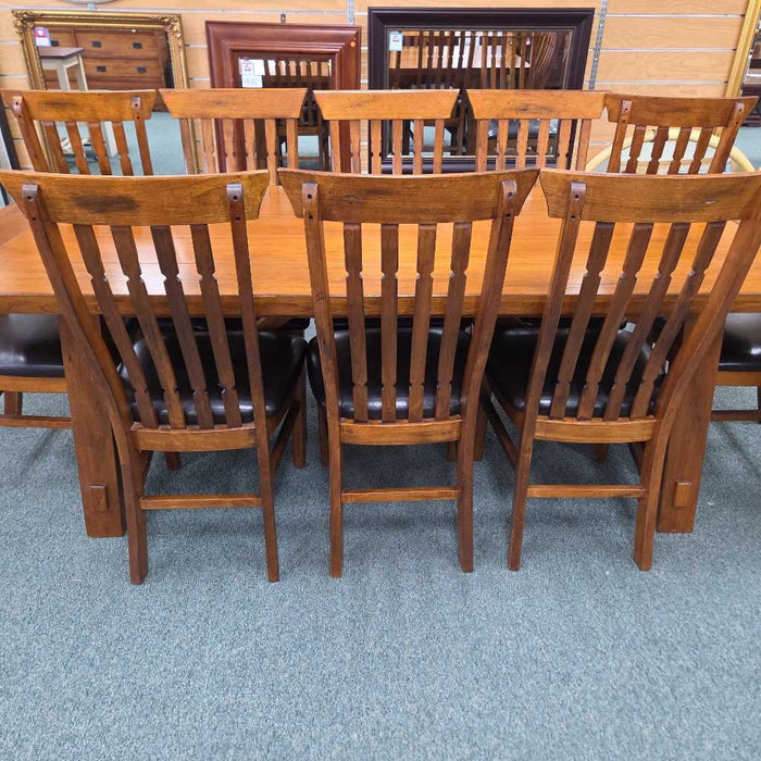 TABLE WITH 10 CHAIRS AND 2 LEAVES KLH