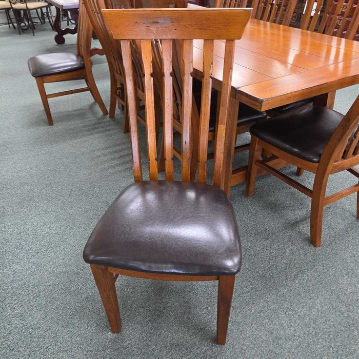 TABLE WITH 10 CHAIRS AND 2 LEAVES KLH
