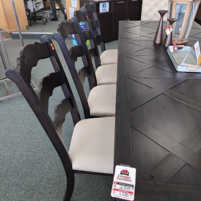 PULASKI CALDWELL TABLE WITH 10 CHAIRS AND 2 LEAVES MIH