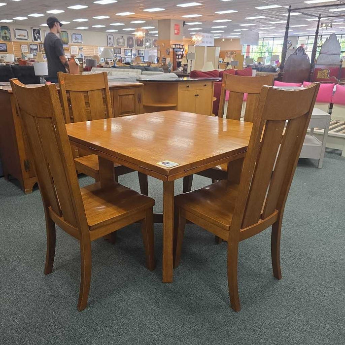 TABLE WITH 4 CHAIRS BST