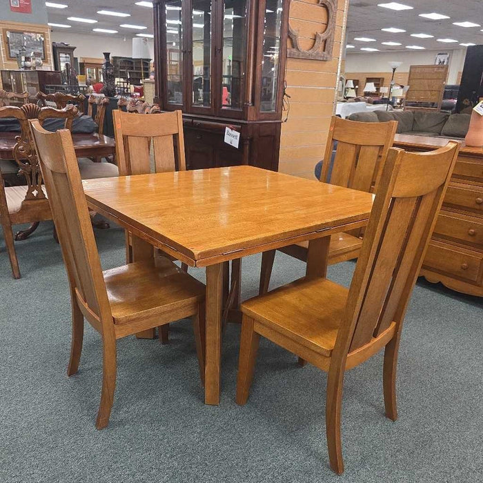 TABLE WITH 4 CHAIRS BST