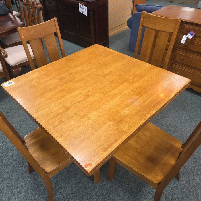 TABLE WITH 4 CHAIRS BST