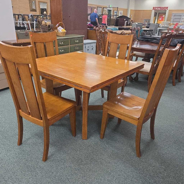 TABLE WITH 4 CHAIRS BST