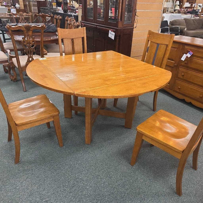 TABLE WITH 4 CHAIRS BST