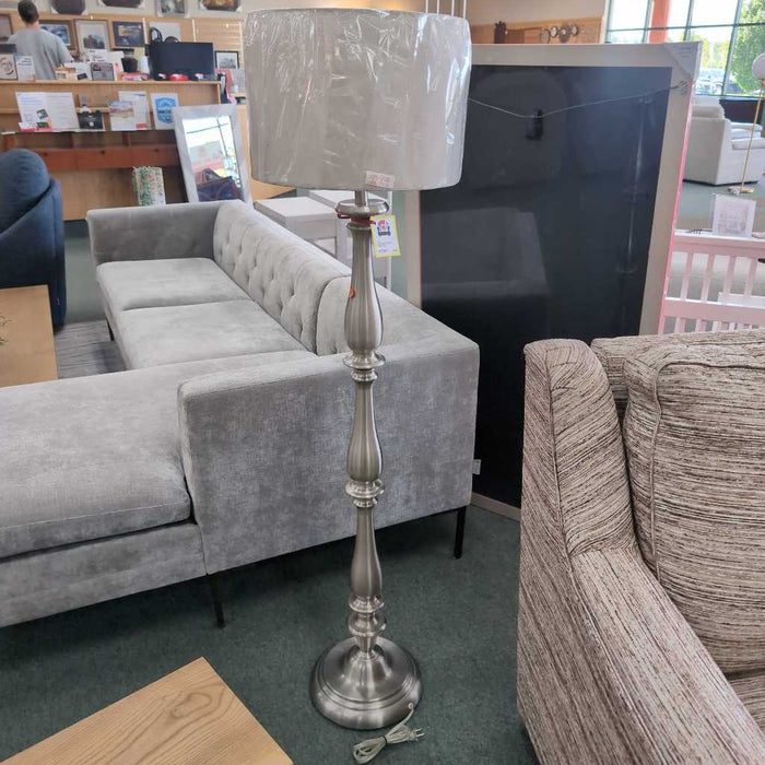 FLOOR LAMP AT