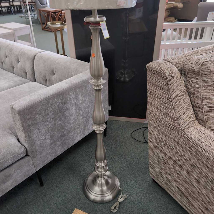 FLOOR LAMP AT