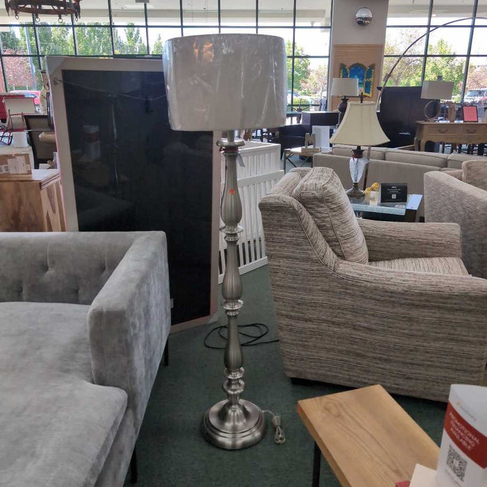 FLOOR LAMP AT