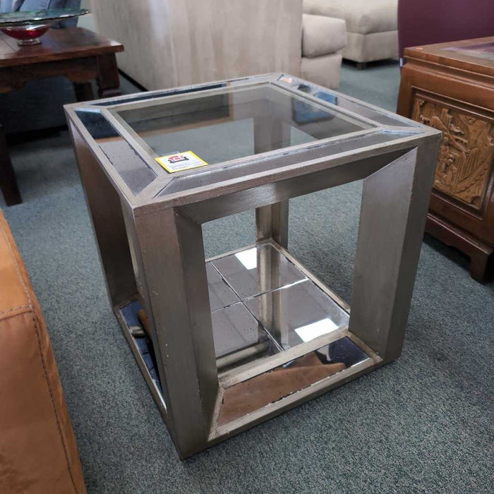 MIRRORED END TABLE MI