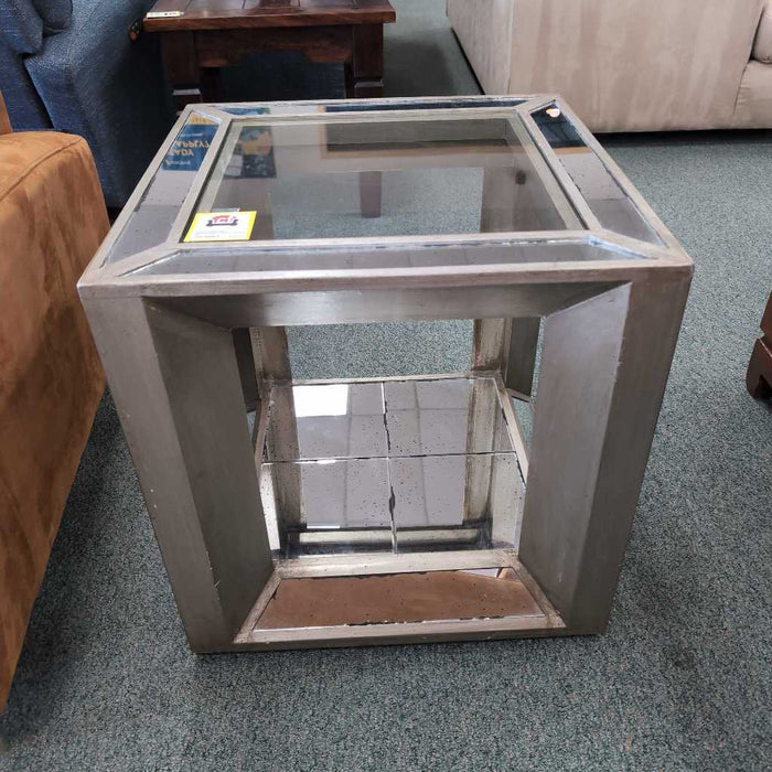 MIRRORED END TABLE MI