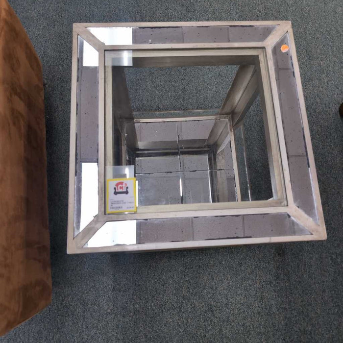 MIRRORED END TABLE MI