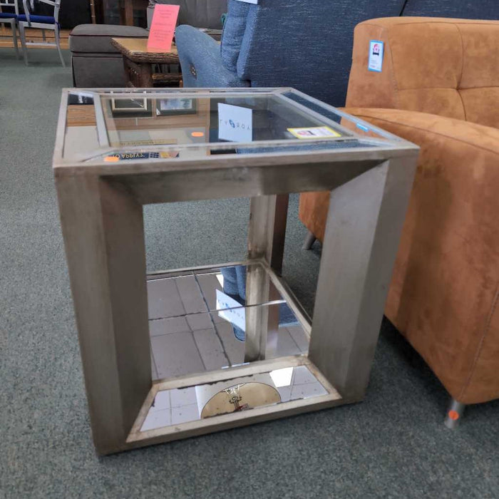 MIRRORED END TABLE MI