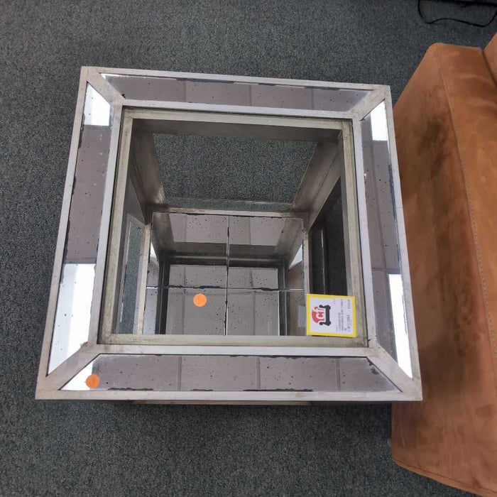 MIRRORED END TABLE MI