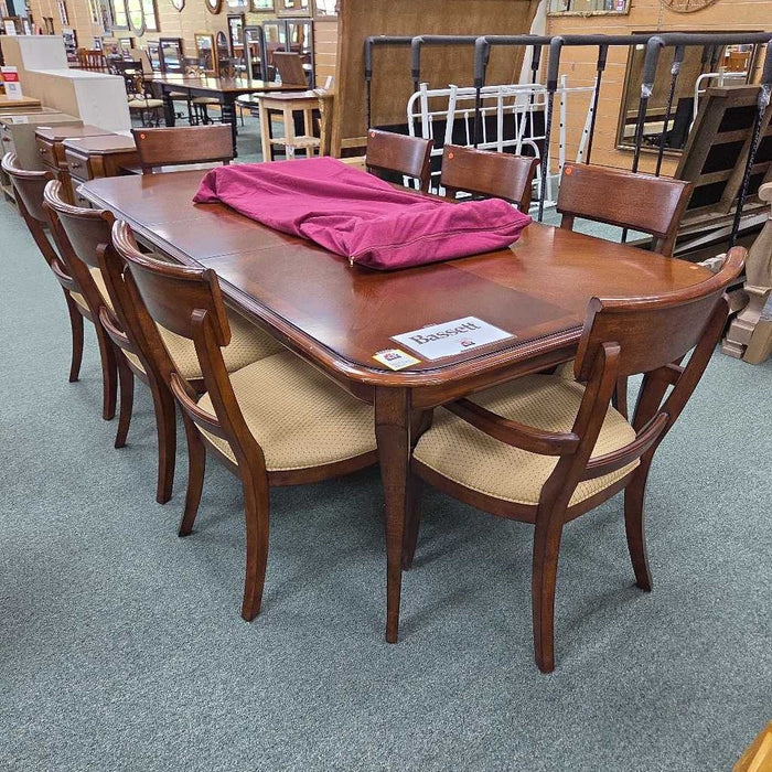 BASSETT TABLE 2 LEAVES 8 CHAIRS MIH