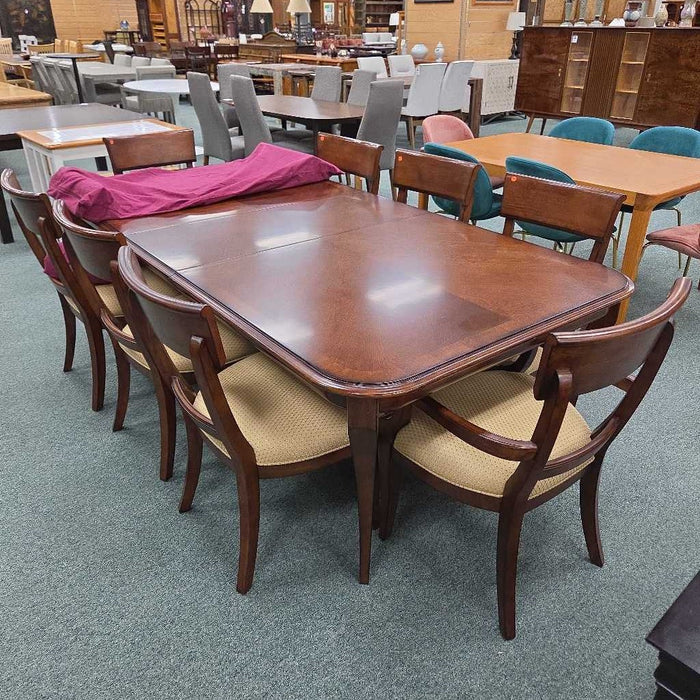 BASSETT TABLE 2 LEAVES 8 CHAIRS MIH