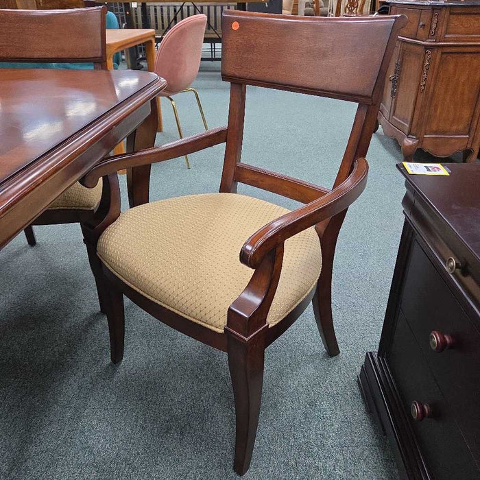 BASSETT TABLE 2 LEAVES 8 CHAIRS MIH