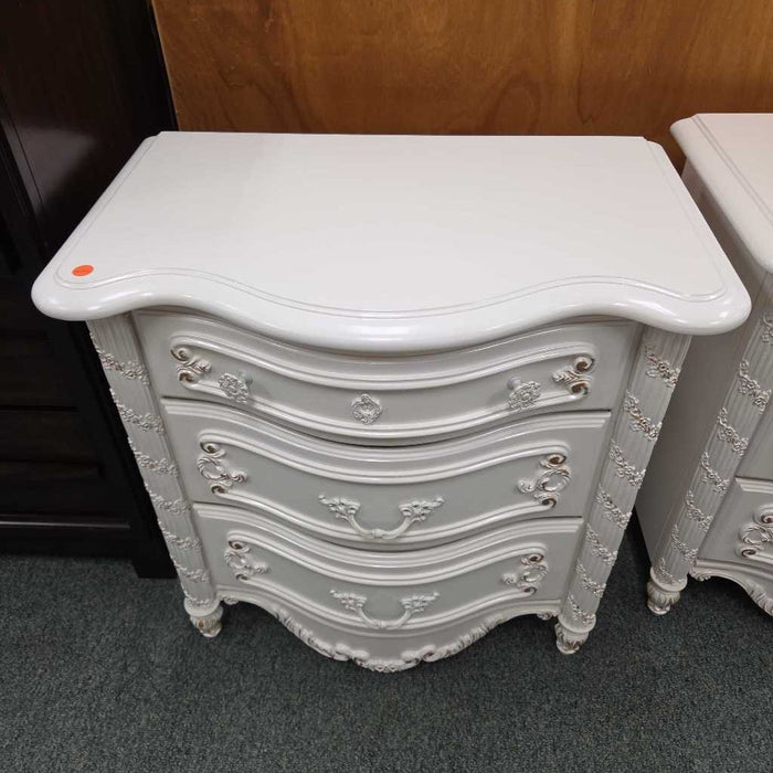 WHITE NIGHTSTAND AT