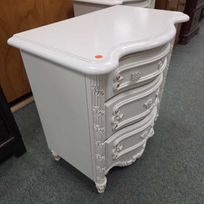 WHITE NIGHTSTAND AT