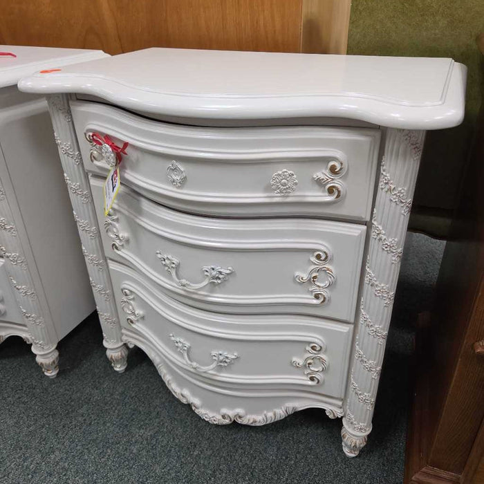 WHITE NIGHTSTAND AT