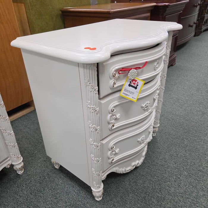 WHITE NIGHTSTAND AT