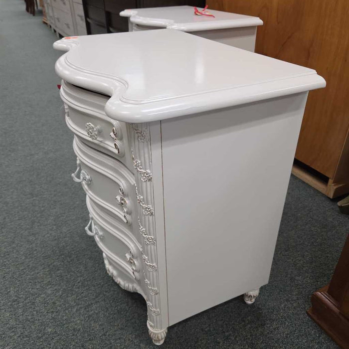 WHITE NIGHTSTAND AT