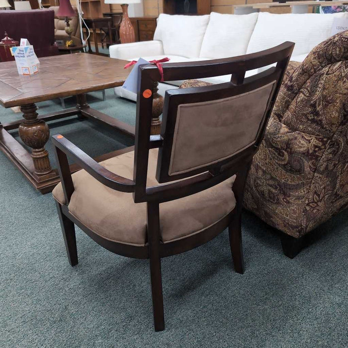 ACCENT CHAIR MI