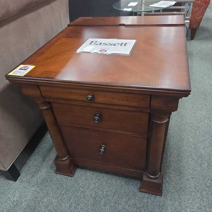 BASSETT END TABLE BKS