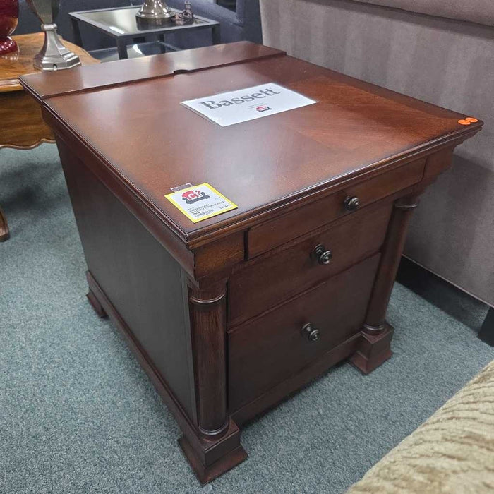 BASSETT END TABLE BKS