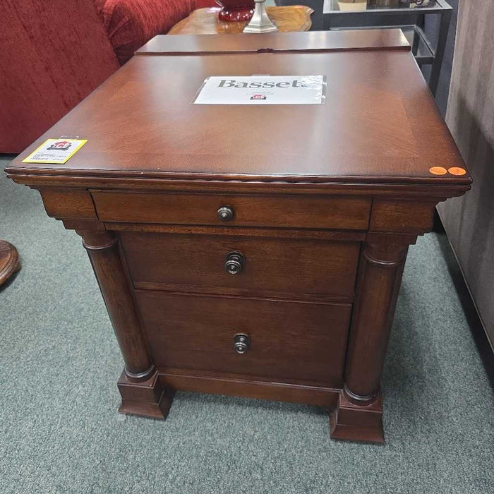 BASSETT END TABLE BKS