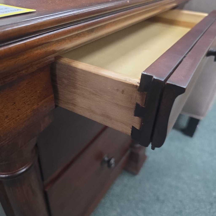 BASSETT END TABLE BKS