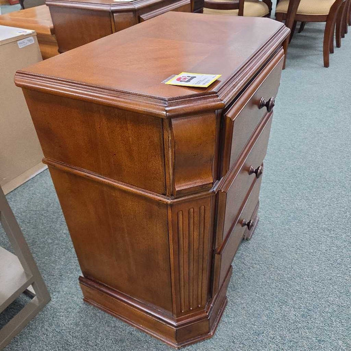 NIGHTSTAND KL